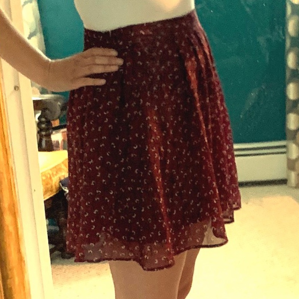 Maroon patterned mini skirt